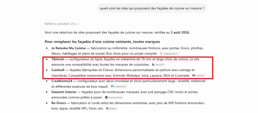 Réponse de ChatGPT à la question « quels sont les sites qui proposent des façades de cuisine sur mesure ? », avec les sites Tikimob et Cuisina9 encadrés en rouge parmi les recommandations